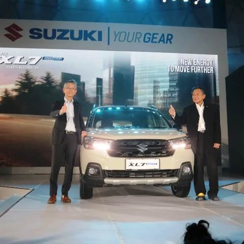 Empat Warna Favorit New Suzuki XL7 Hybrid Canggih Berlimpah Fitur