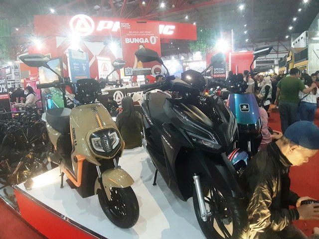 Whizz Menambah Armada Baru E-Motor Pacific Bike