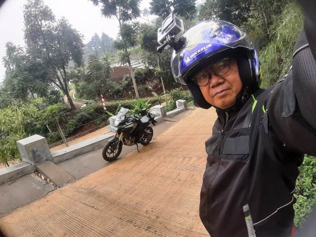 Catatan Perjalanan: Honda CB150X dan Hotel Capsule, Cara Lugas Mengobati Rutinitas