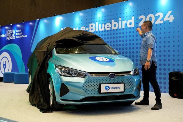 Ciamik! Armada Taksi Bluebird Tambah Mobil Listrik
