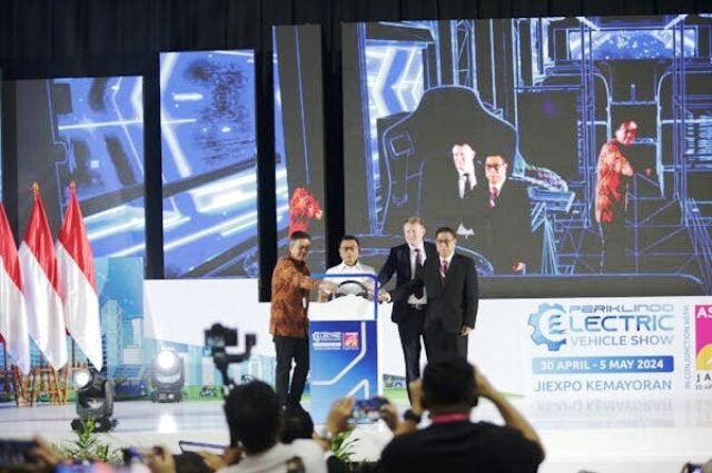 Jadi Pameran Kendaraan Listrik Terbesar di Asia Tenggara, PEVS 2024 Resmi Dibuka!