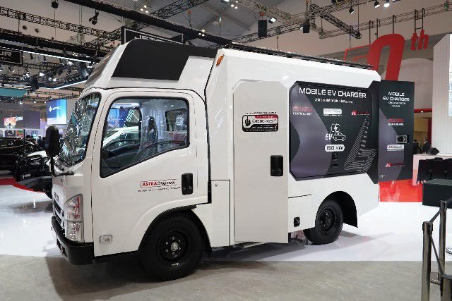 Gandeng Astra Otopower, Isuzu Elf Mobile Charger Dukung Ekosistem EV