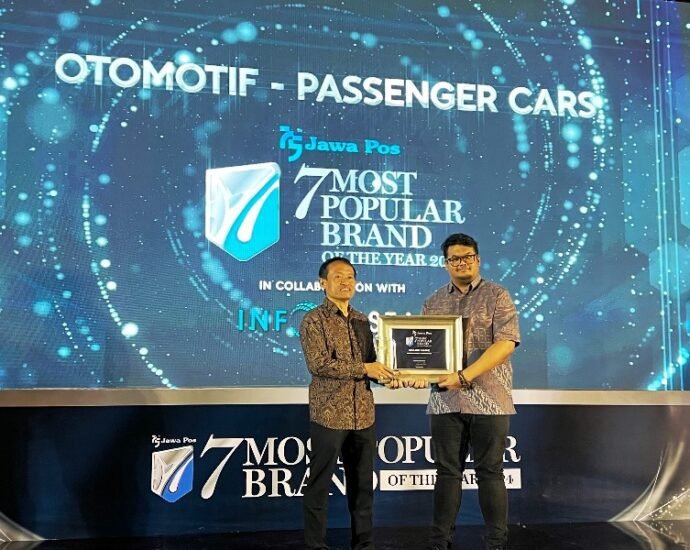 Wuling Raih Penghargaan "Jawa Pos 7 Most Popular Brand Of The Year 2024"