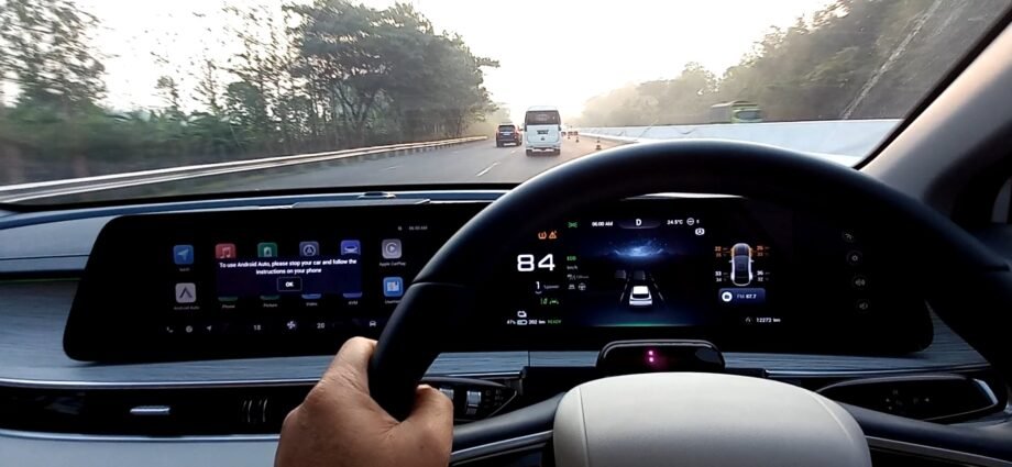 14 pilihan produk elektrifikasi, dengan teknologi Hybrid EV, Plug-In Hybrid EV, dan Battery EV.