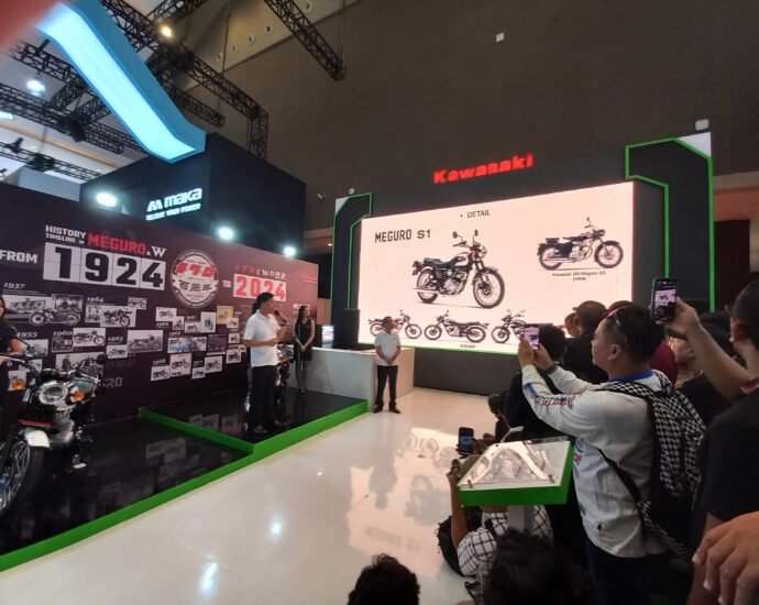 Kawasaki W230 & Meguro S1 Guncang IIMS 2025