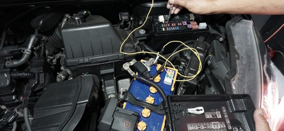 7 Cara Mengatasi Aki Mobil Soak